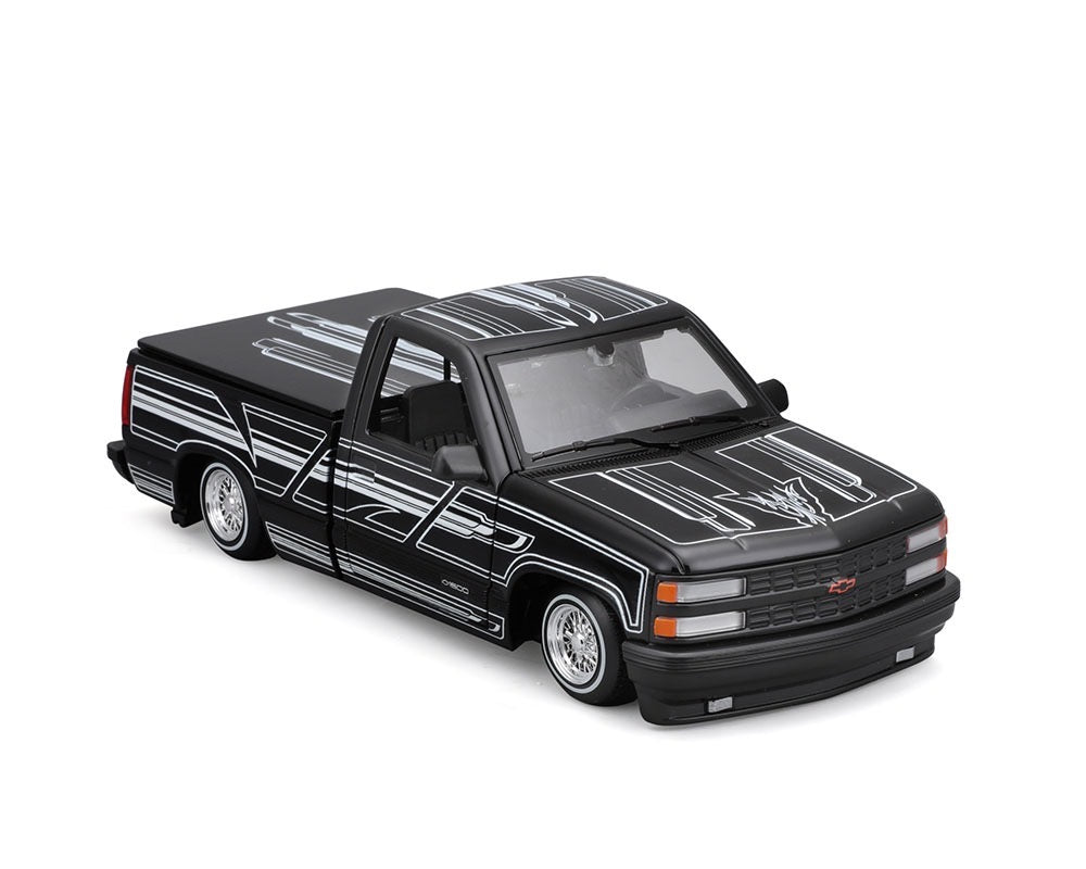 Maisto 1:24 1993 Chevrolet 454 SS Pickup Lowrider – Black – Design Lowriders – MiJo Exclusives